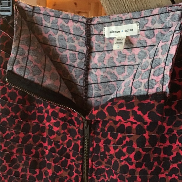 Urban Outfitters leopard mini skirt - Picture 3 of 5